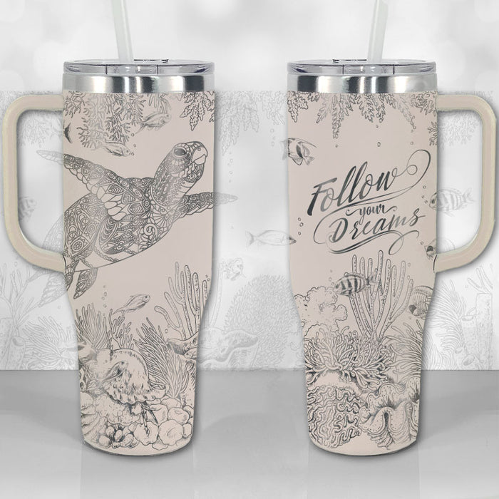https://wichitagiftco.com/cdn/shop/products/40oz-tumbler-with-handle-sea-turtle-coral-reef-thirst-quencher-lid-insulated-travel-mug-onyx-cream_700x700.jpg?v=1677397649